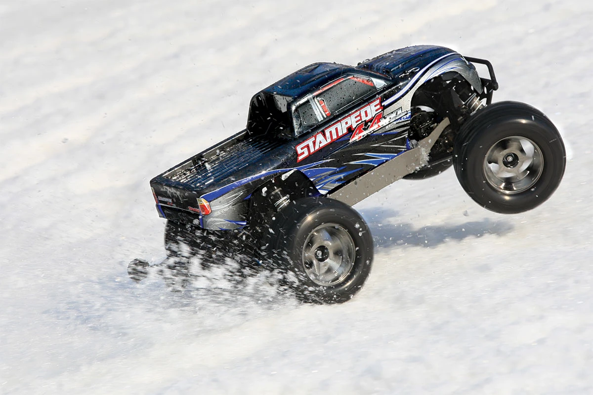 Traxxas 67086-4 Stampede 4x4 VXL Brushless Blue Monster Truck 6 Traxxas 67086-4 Stampede 4x4 VXL Brushless Blue Monster Truck - Image 6