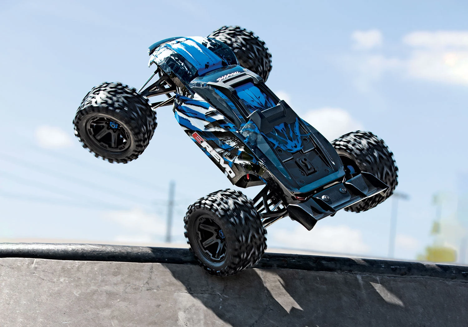 Traxxas 86086-4 E-Revo 2.0 VXL Brushless 1/10 Scale 4WD Brushless Electric Monster Truck Blue 6 Traxxas 86086-4 E-Revo 2.0 VXL Brushless 1/10 Scale 4WD Brushless Electric Monster Truck Blue - Image 6